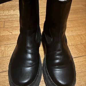 Viron BlackVegan Chelsea style Boots, Made in Portugal size 37 euro,